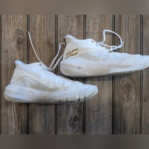 Under Armour SC Stephen Curry size 8.5 white and gold basketball shoes